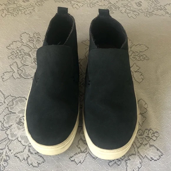 SHOES - Women's Dolce Vita blue suede high-top slip on shoes. Size 8 - Picture 1 of 14